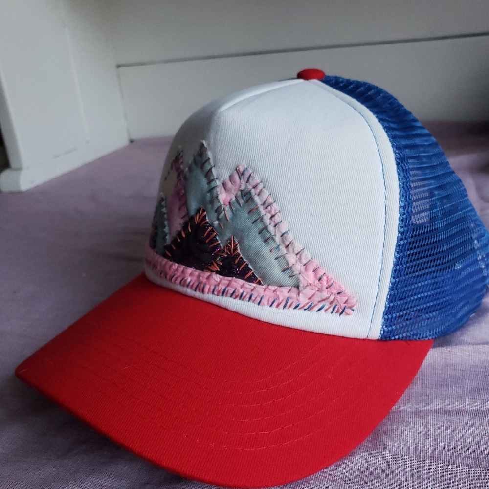 Hand sriched trucker hat - Picture 3 of 3
